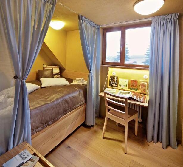 스탠다드 룸, Café Fara