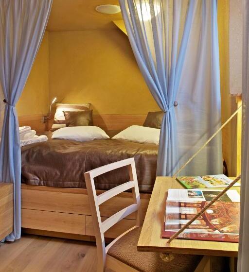 스탠다드 룸, Café Fara