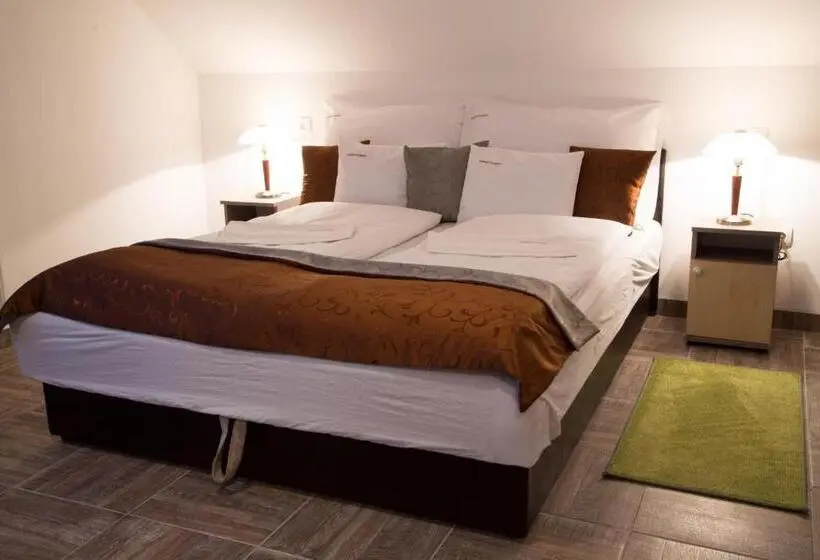 Deluxe-huone Parveke, Felsőréti Vendégház