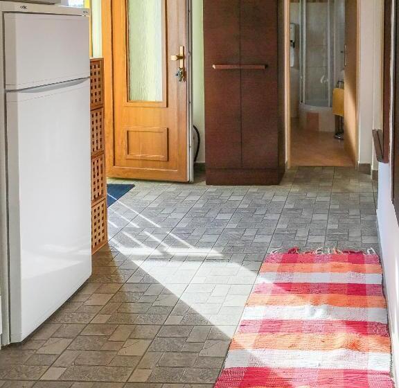 اتاق استاندارد چهارنفره با سرویس بهداشتی مشترک, Penzion V Koutě