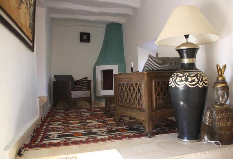 سوییت, Riad El Koudia