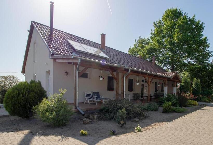 شقة غرفة نوم واحدة بالطابق الأرضى, Tölgyfa Vendégház