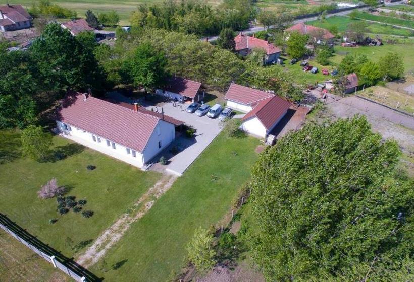 شقة غرفة نوم واحدة بالطابق الأرضى, Tölgyfa Vendégház