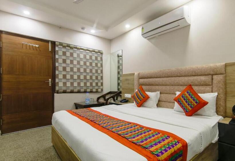 Quarto Estandar com Sacada, Anand   New Delhi