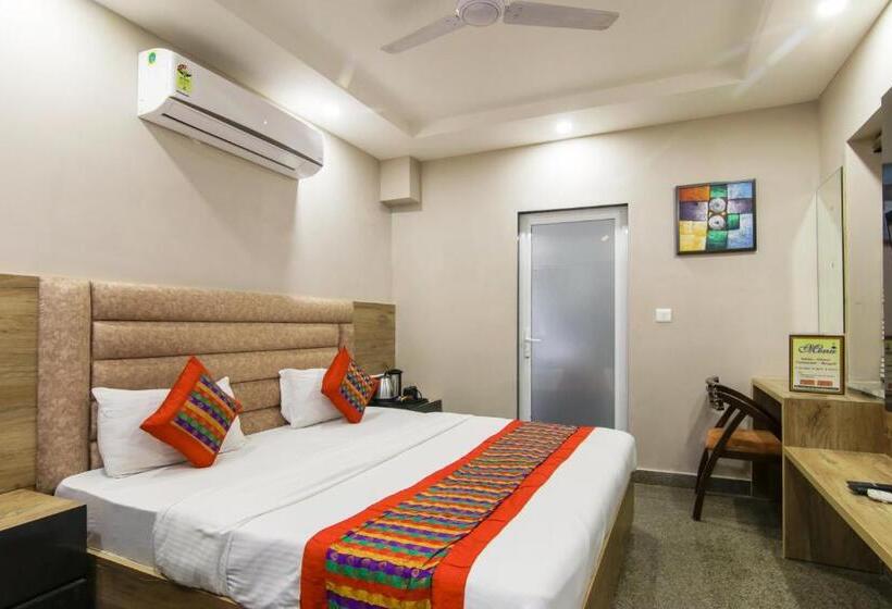 Quarto Estandar com Sacada, Anand   New Delhi