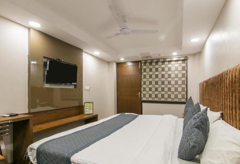 三人经典房间, Anand New Delhi