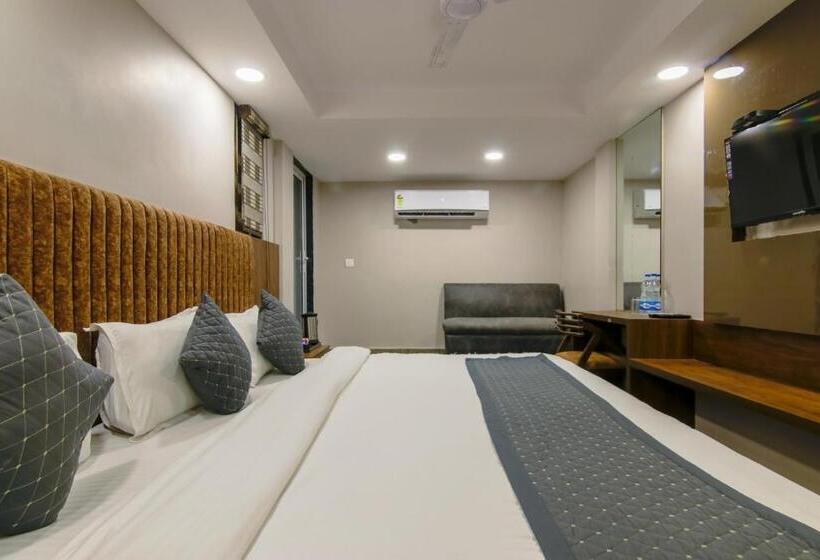 三人经典房间, Anand   New Delhi