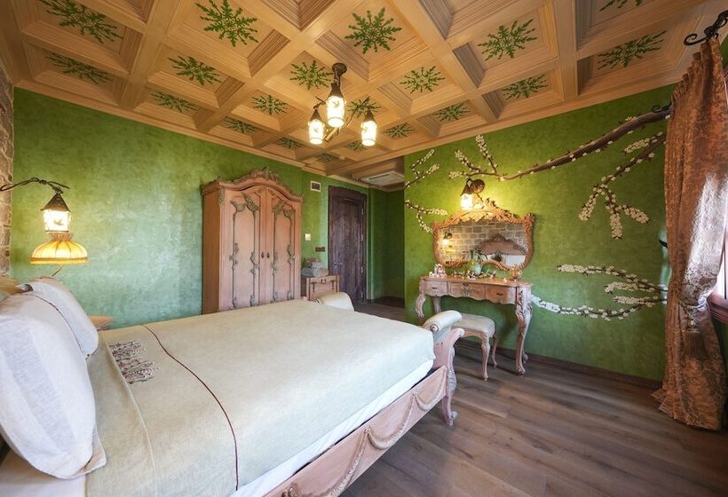 Номер Deluxe, Naz Su Cunda