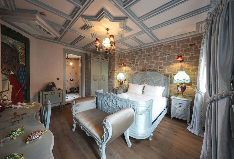 Номер Deluxe, Naz Su Cunda