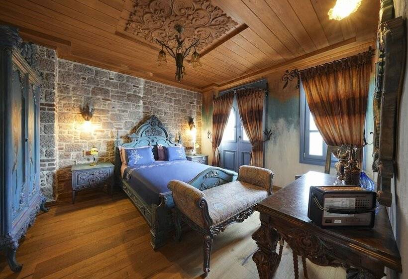 Номер Deluxe, Naz Su Cunda