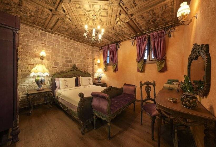 Полулюкс, Naz Su Cunda