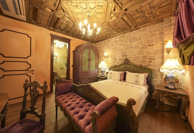 Полулюкс, Naz Su Cunda