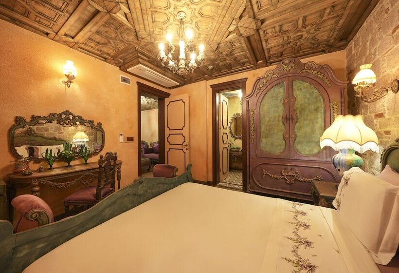 جناح جونيور, Naz Su Cunda