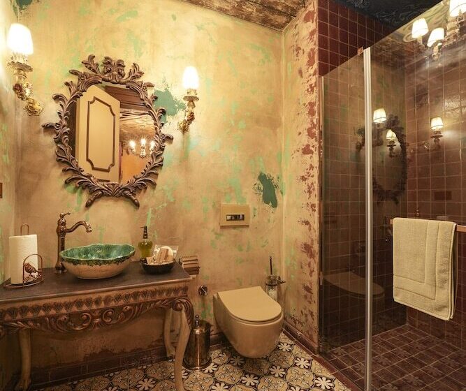 Полулюкс, Naz Su Cunda