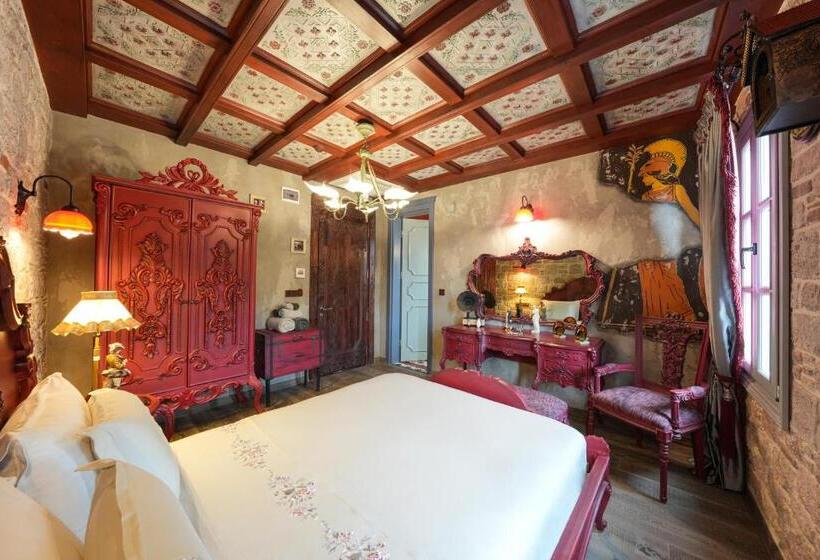 Номер Deluxe, Naz Su Cunda