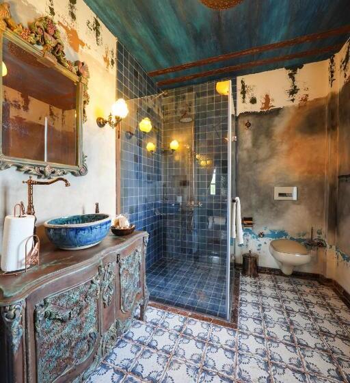 Номер Deluxe, Naz Su Cunda