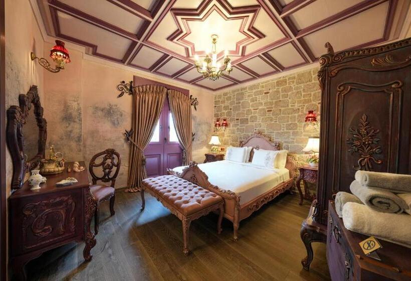 جناح مطلّ علي البحر, Naz Su Cunda