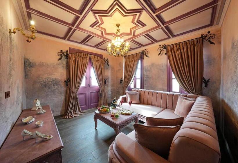 جناح مطلّ علي البحر, Naz Su Cunda