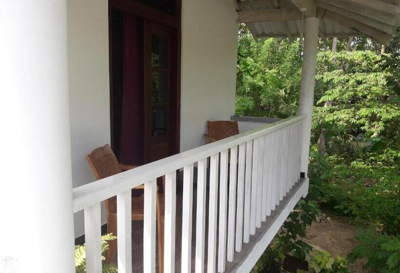 발코니 디럭스 룸, Pigeon House Kabalana