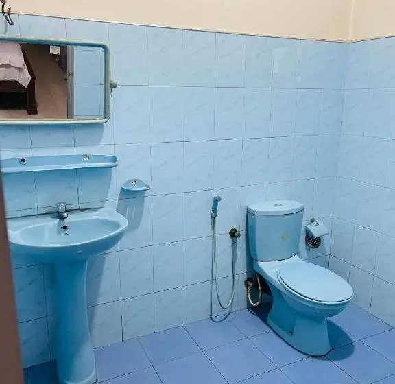 Deluxe Kolmen Hengen Huone, Shalomi S Villa & Happy Home