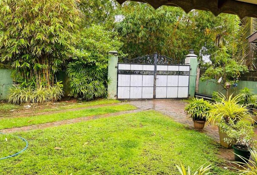 스탠다드 룸 킹사이즈 침대, Shalomi S Villa & Happy Home