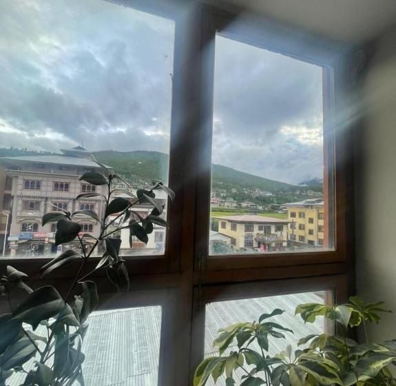 اتاق لوکس با تخت بزرگ, Dorjiling