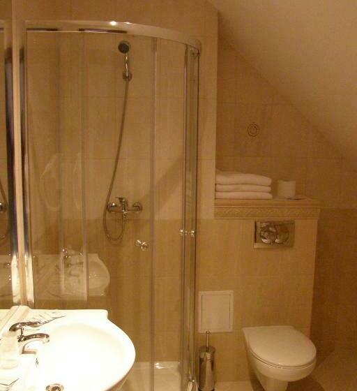 חדר סטנדרט לשלושה, Belfer