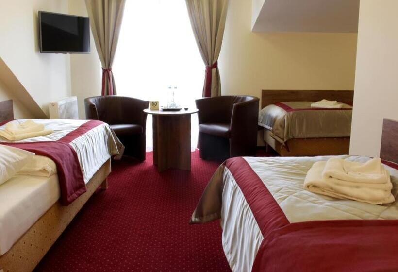 اتاق استاندارد سه نفره, Dukat