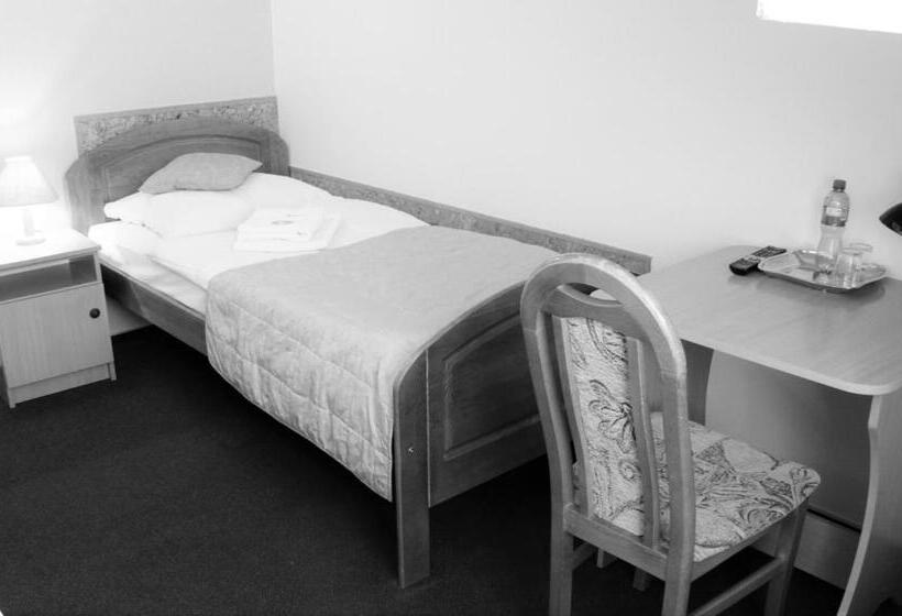 Economy Triple Room, Dukat