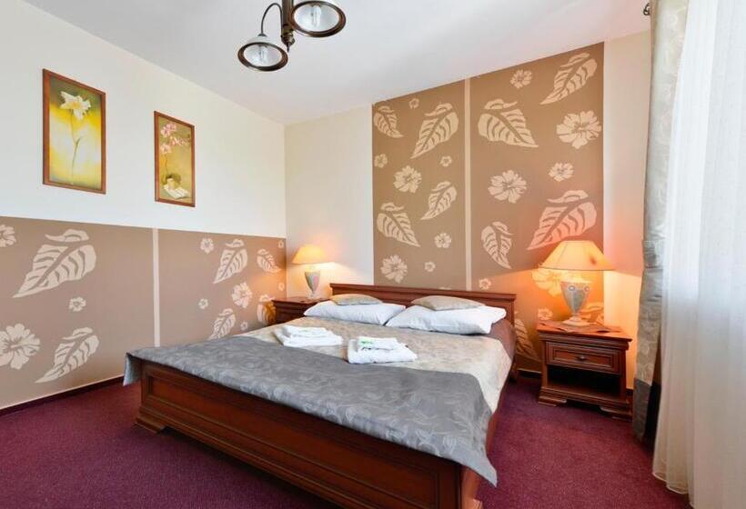 سوییت جونیور, Dukat