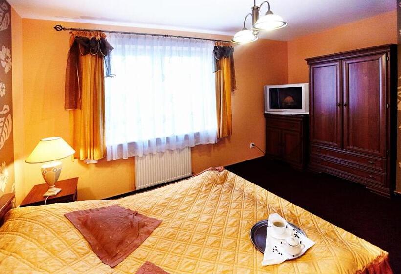 سوییت جونیور, Dukat