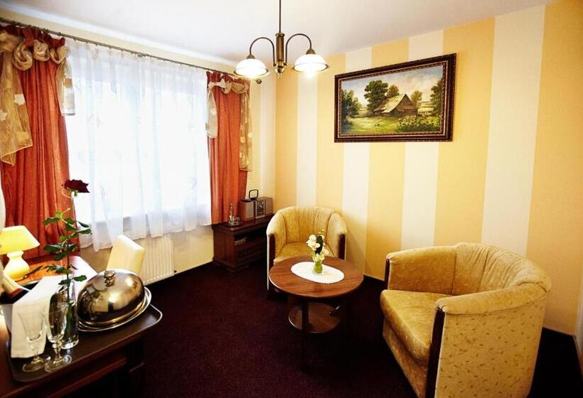 سوییت جونیور, Dukat