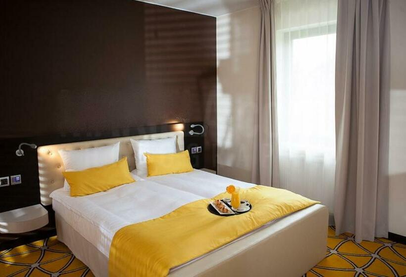 דירת חדר, Eclipse