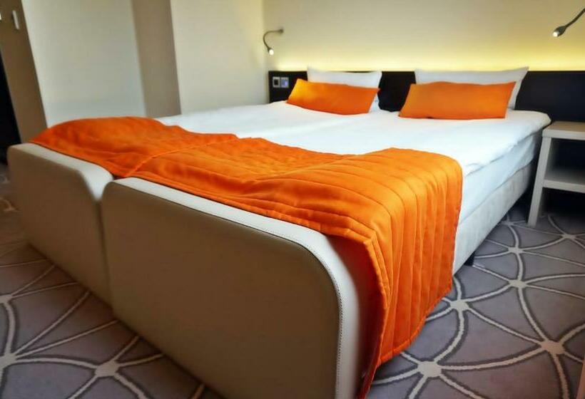 חדר סטנדרט, Eclipse