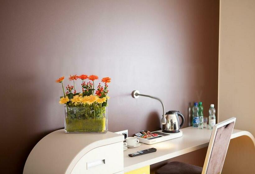 דירת חדר, Eclipse