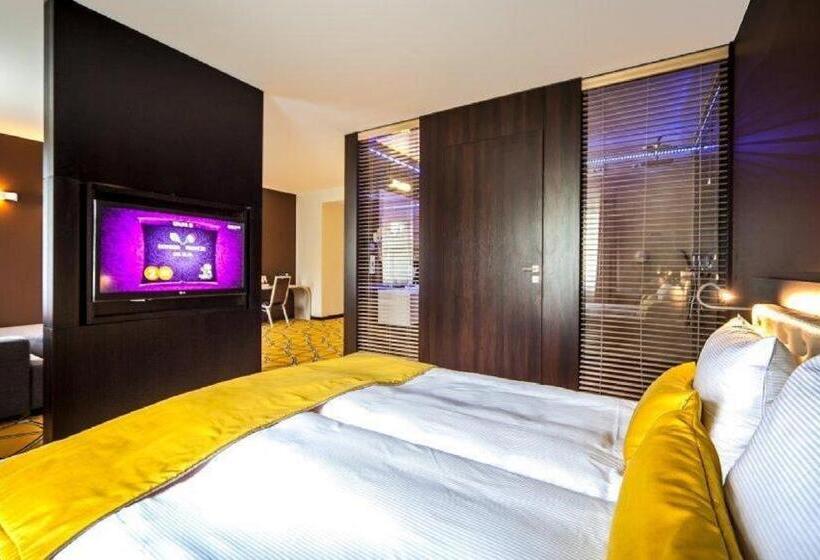 סוויטה דלוקס, Eclipse