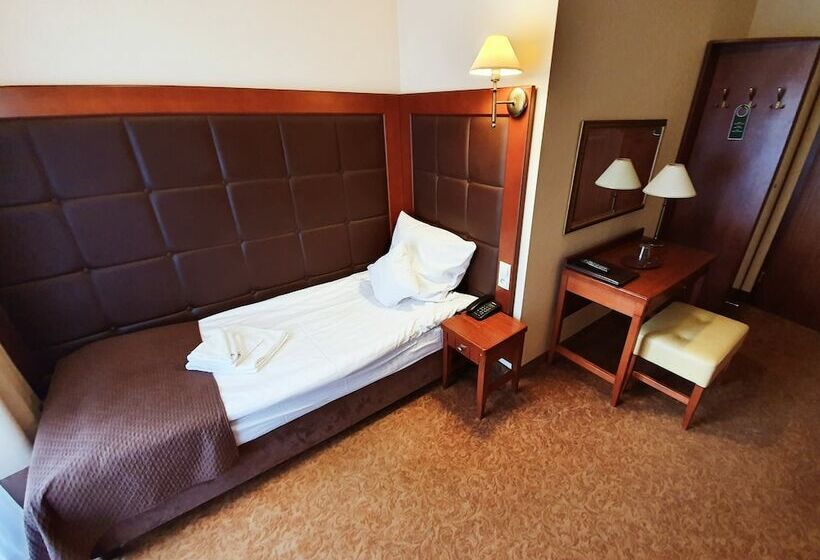 غرفة قياسية فردية, Gniecki Gdansk