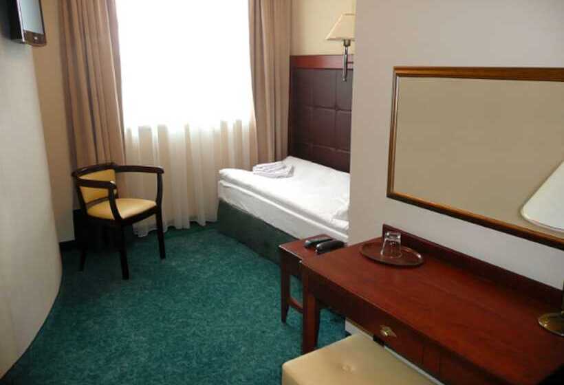 غرفة قياسية فردية, Gniecki Gdansk