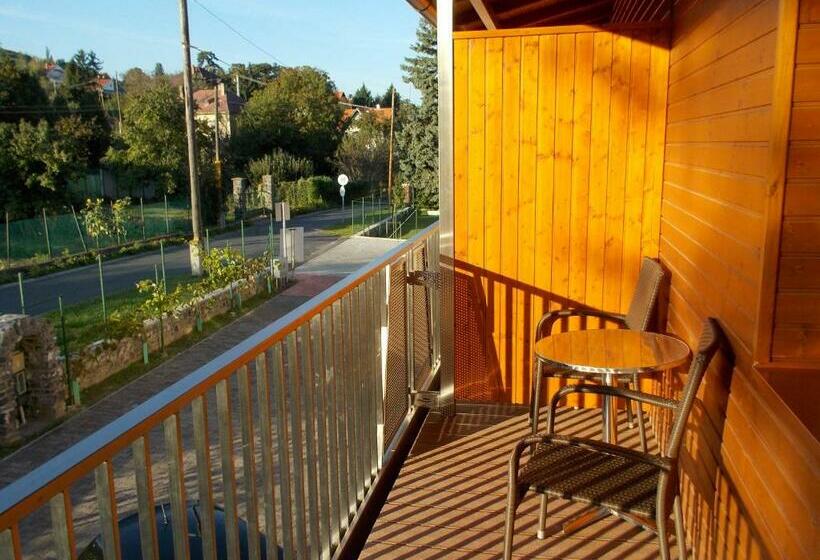 标准间, Halászkert Badacsony