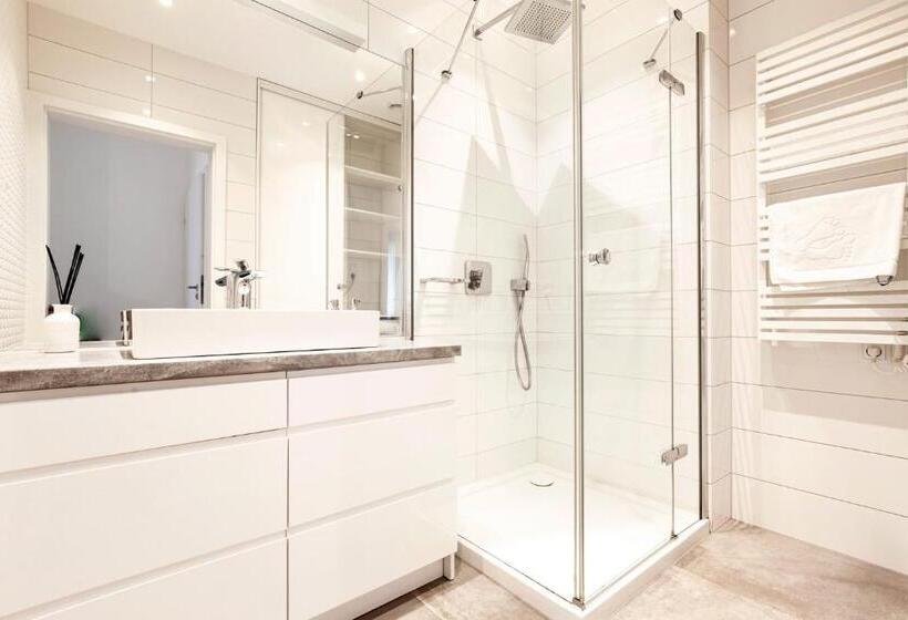 침실 2개 아파트, Holimo