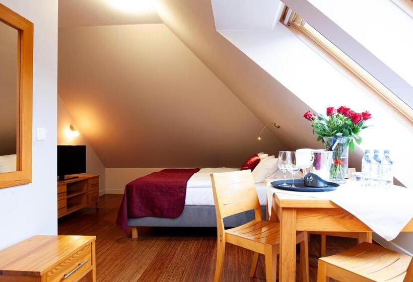 트리플 클래식 룸, Holimo