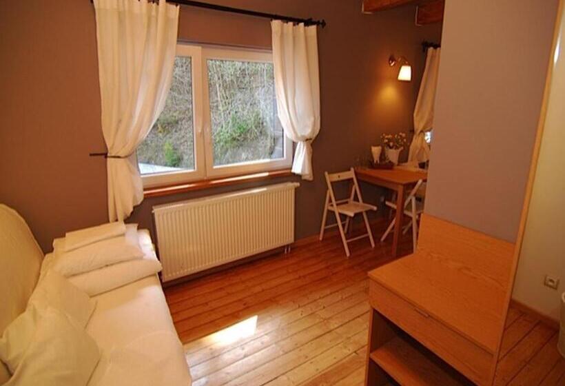 سوییت, Karolinka Guest House