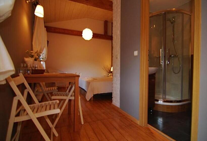 سوییت, Karolinka Guest House