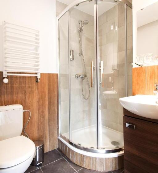 سوییت, Karolinka Guest House