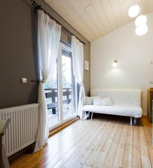 سوییت, Karolinka Guest House