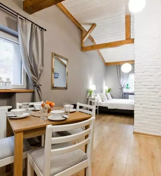 سوییت, Karolinka Guest House