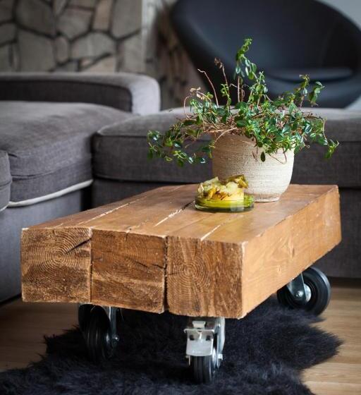 استودیوی سوپریور, Karolinka Guest House