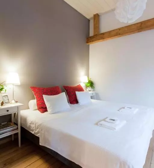 سوییت, Karolinka Guest House