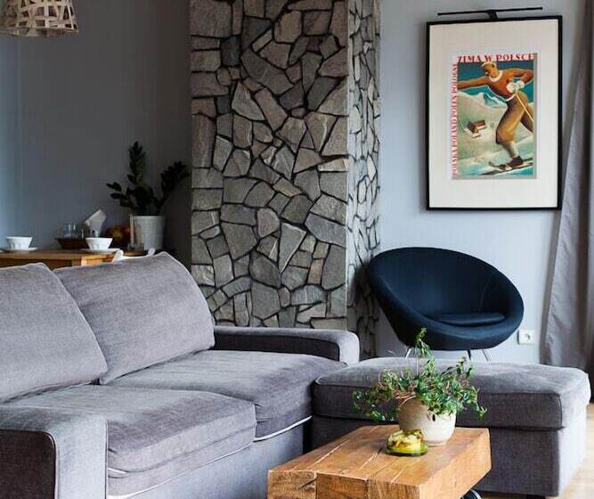 استودیوی سوپریور, Karolinka Guest House