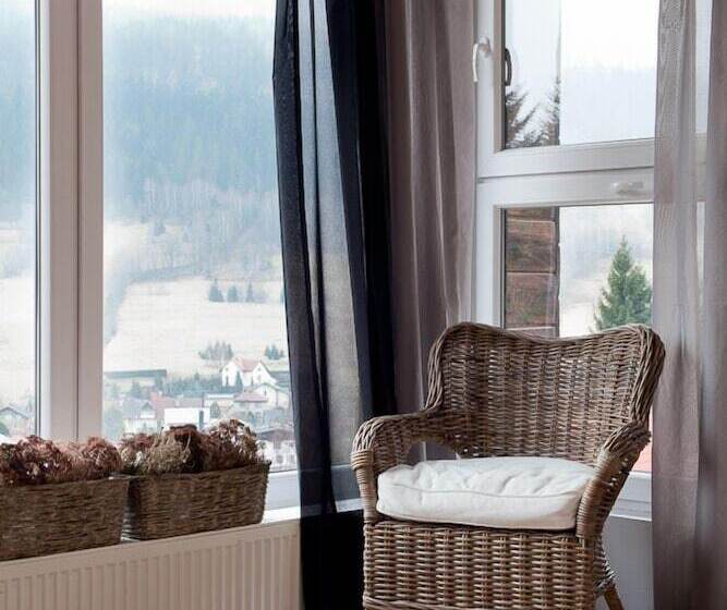 استودیوی سوپریور, Karolinka Guest House